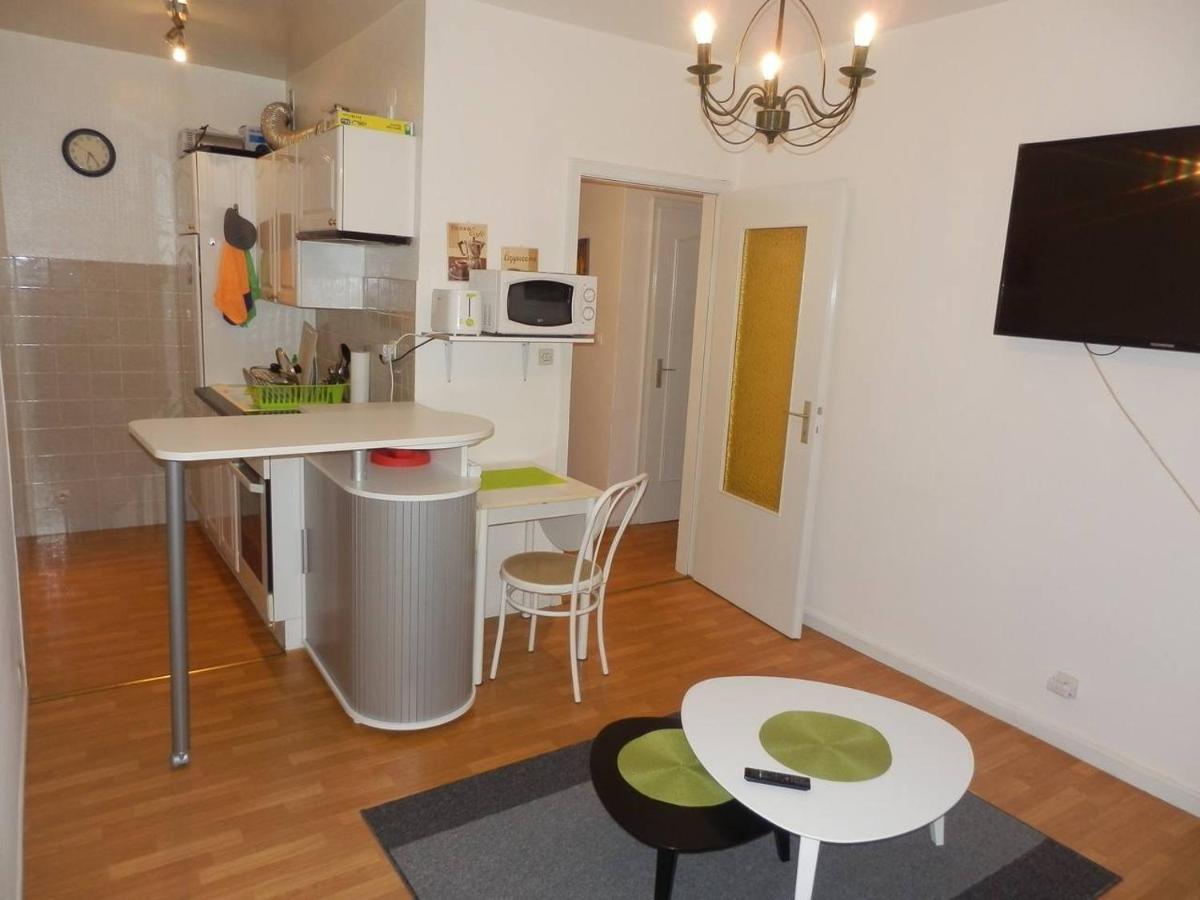 Agreable Appartement 2 Pieces A Forbach Avec Garage Ferme - Check In Autonome Exterior foto